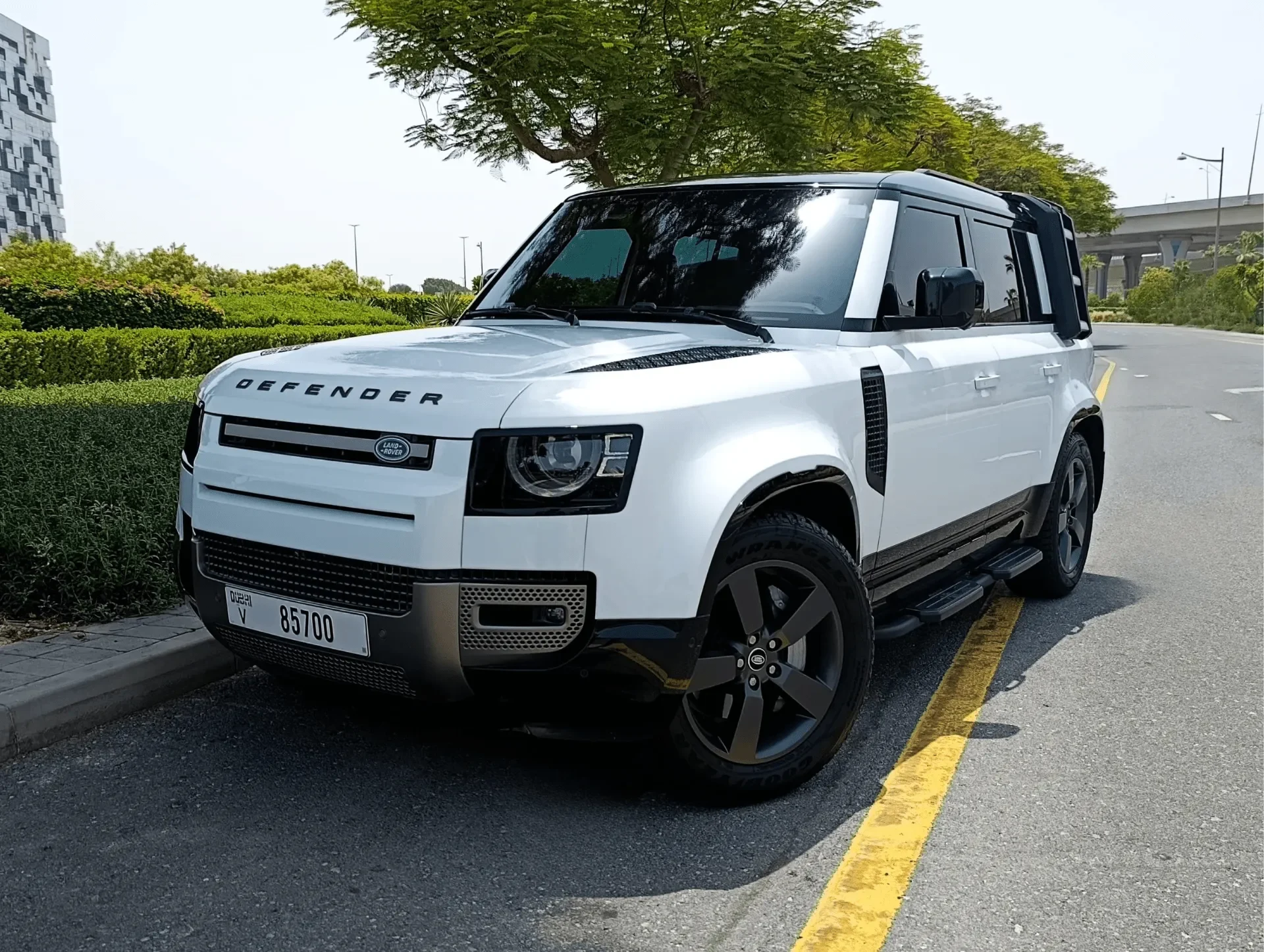 Land Rover Defender 2025