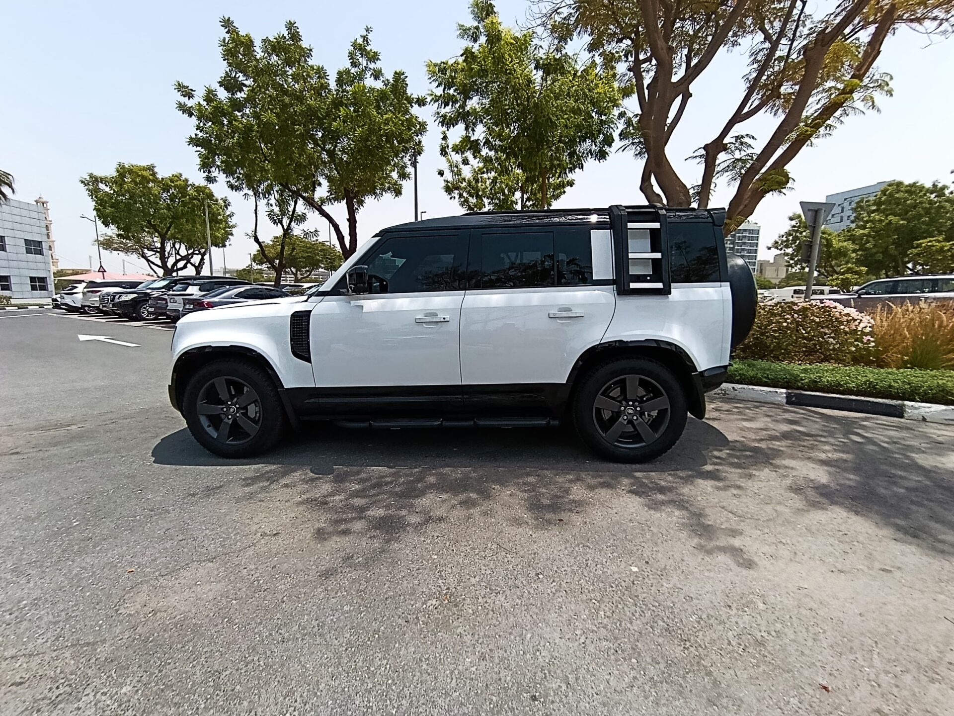 Land Rover Defender 2025 - Image 5