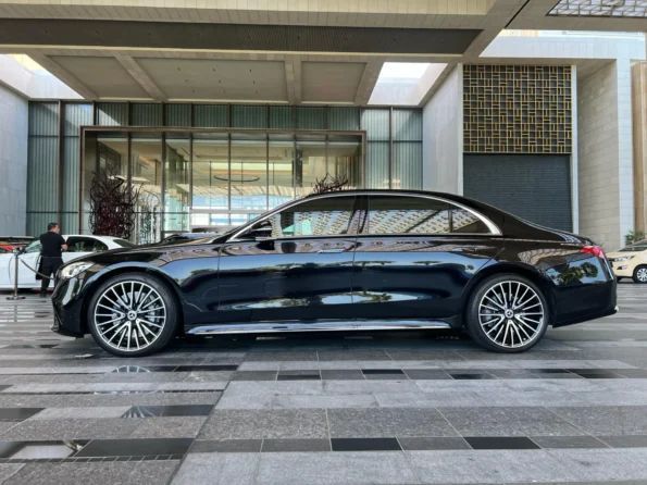 Mercedes-Benz S 500 2025, Black for rent in Dubai, photo 3