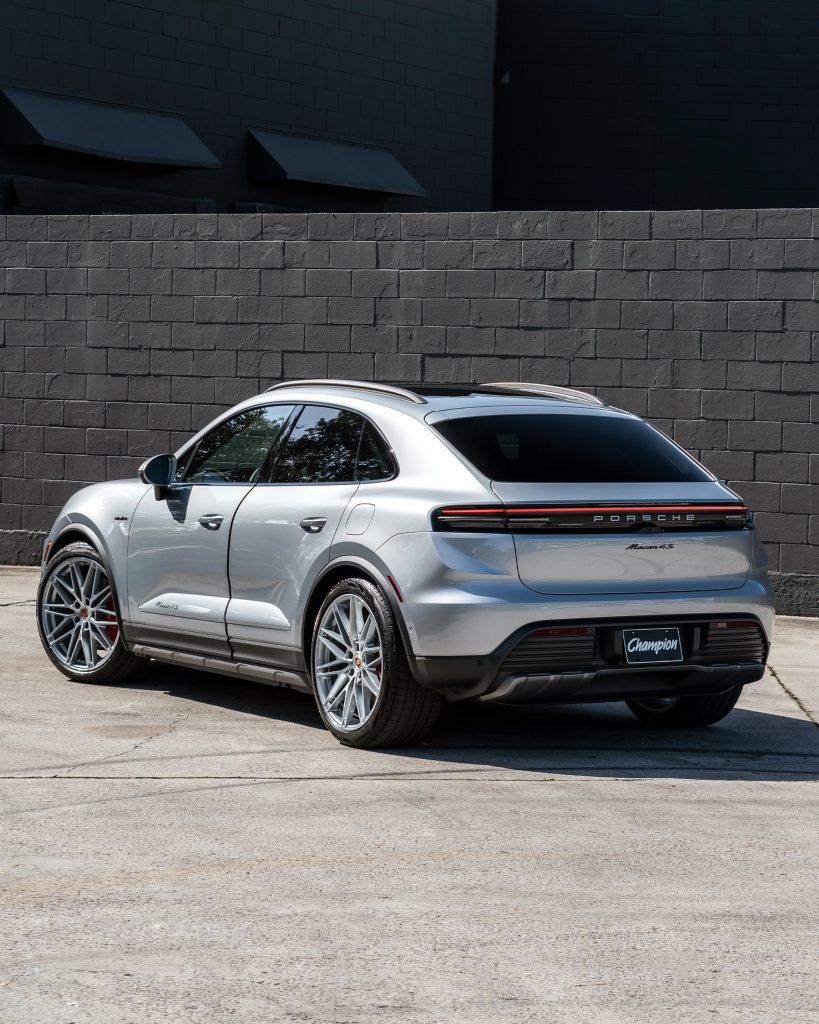 Porsche Macan for rent in Dubai, photo 2