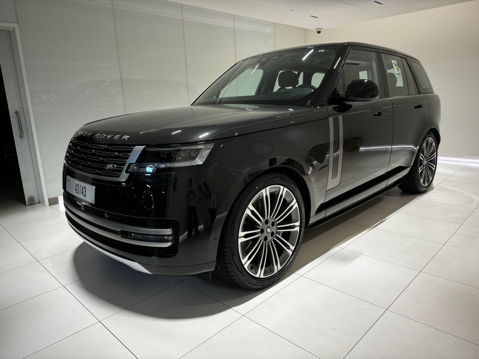 Range Rover Vogue 2024, Black for rent in Dubai, photo 1