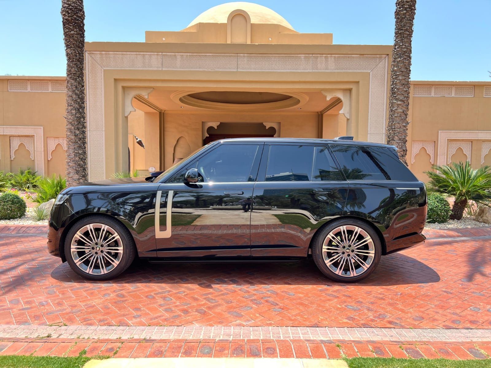 Range Rover Vogue 2024, Black for rent in Dubai, photo 3