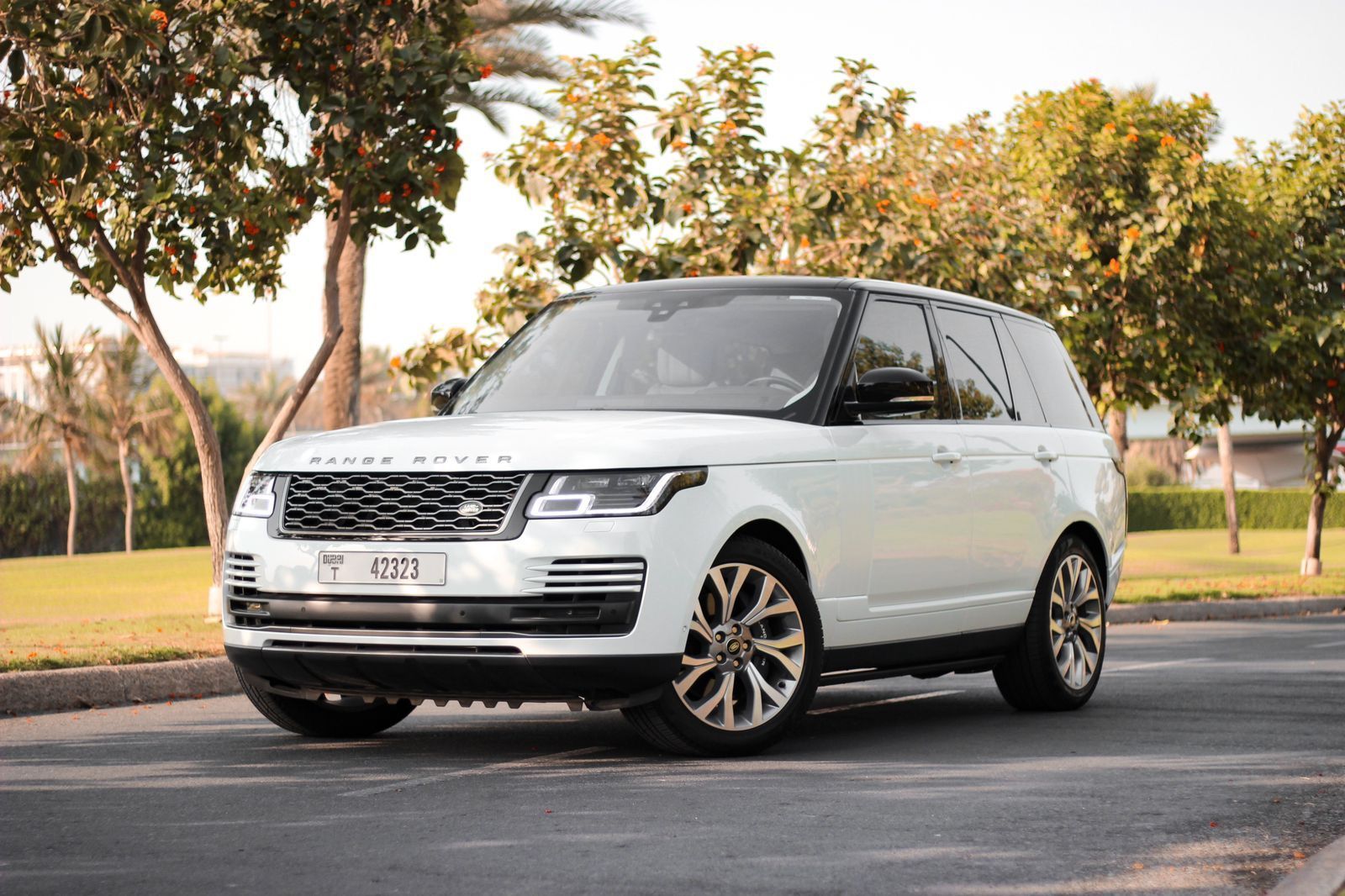 Range Rover Vogue 2022, White for rent in Dubai, photo 1