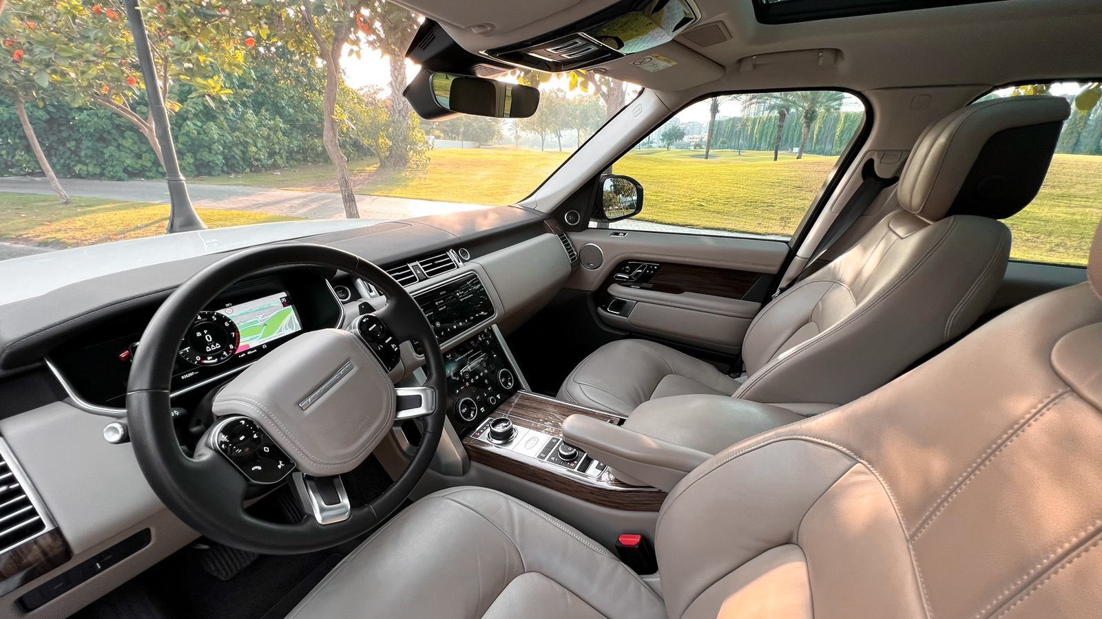 Range Rover Vogue 2022, White for rent in Dubai, photo 2